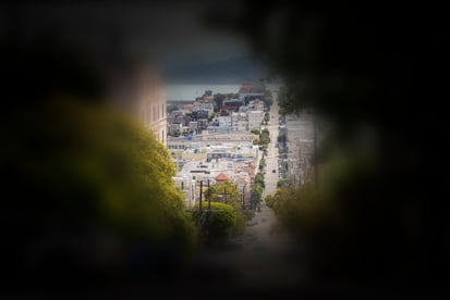 A city with blurred peripheral vision